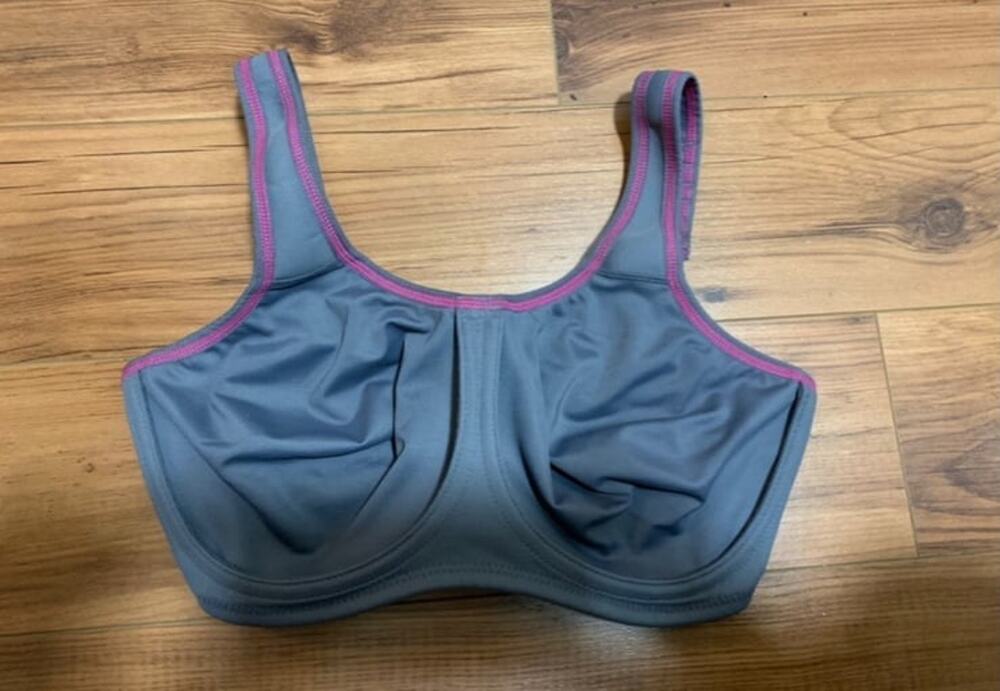 Wacoal Sports Bra Grey with Pink stitching  855170 32DDD Fitness
